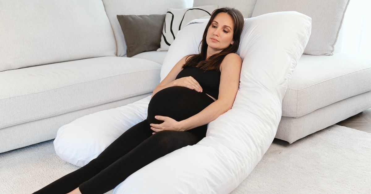 Wie Sie während der Schwangerschaft besser schlafen: Tipps und Vorteile eines Komfortkissens oder Seitenschläferkissens